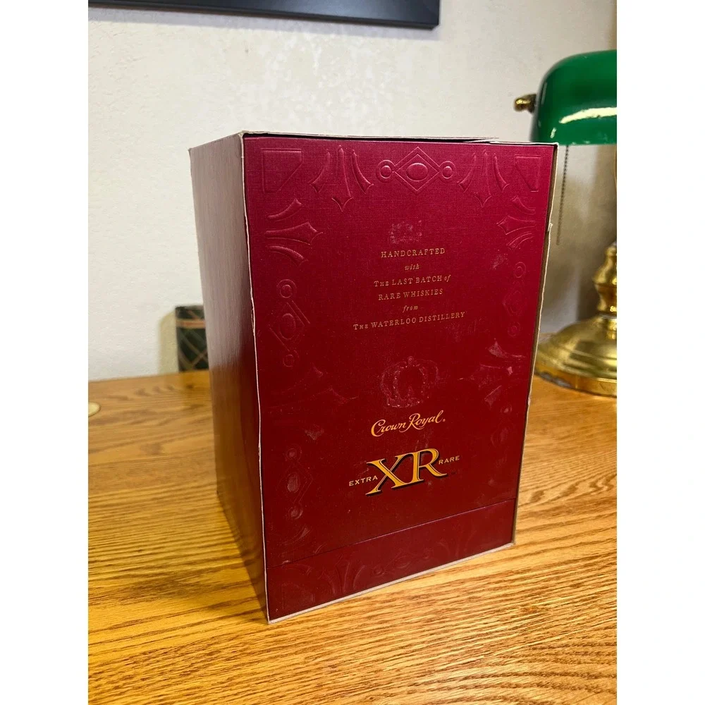 Crown Royal XR Extra Rare Waterloo Empty 750ml Bottle with Presentation Box Stop